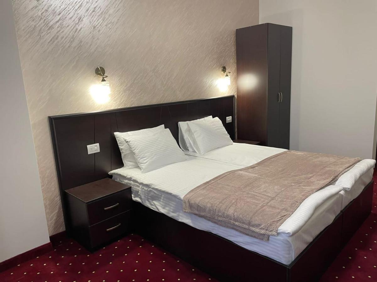 Anga Yerevan Hotel ภายนอก รูปภาพ