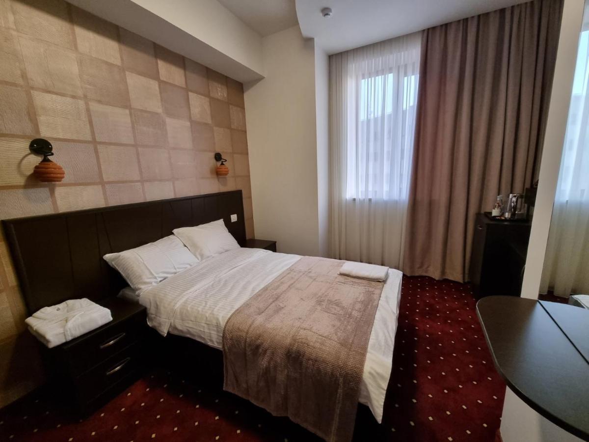 Anga Yerevan Hotel ภายนอก รูปภาพ