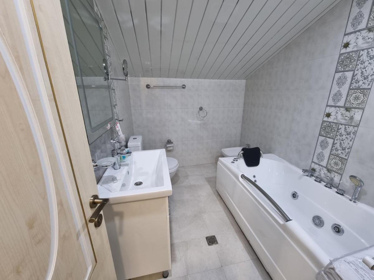 Anga Yerevan Hotel ภายนอก รูปภาพ